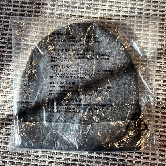 NWT Urban Outfitters Coney Island Picnic Black Love Beanie - Picture 4 of 4